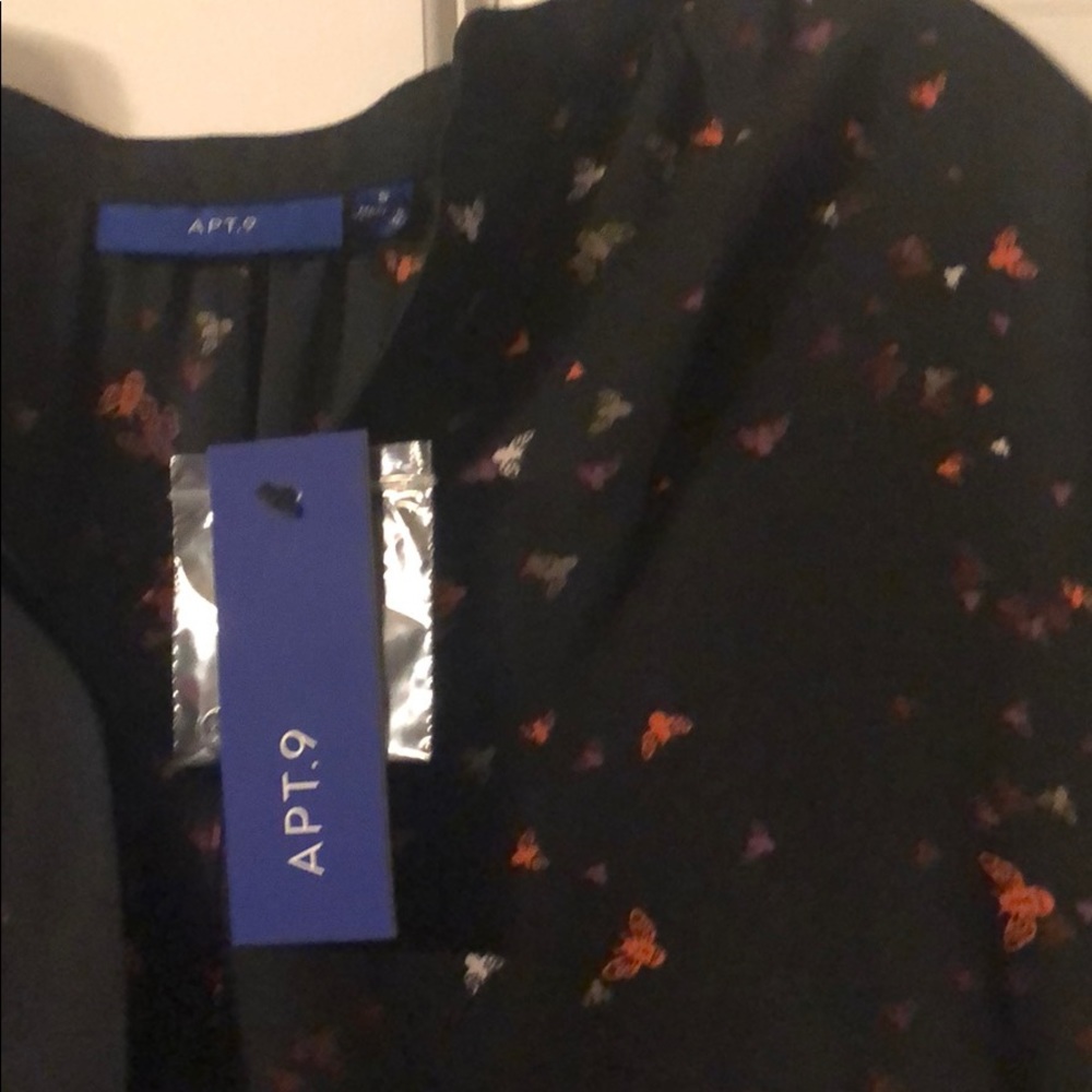 Apt 9 black bee print popover blouse top sz S. NWT - Picture 2 of 4